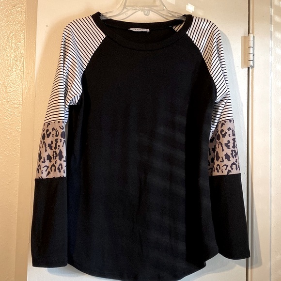 🌟 Long sleeve mixed print top 🌟 - Picture 1 of 6